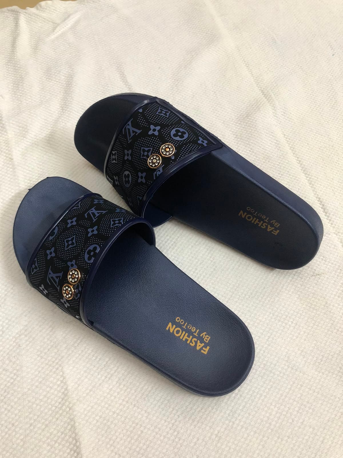 TEETOO Shoes - slippers footwear by BootChappal